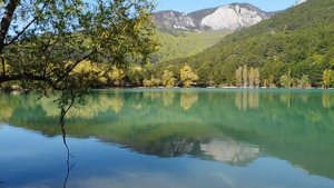 Крым. Алушта. Бирюзовое озеро в Запрудном