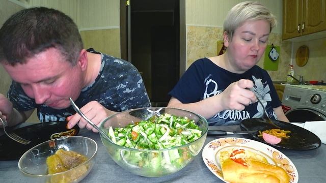 Мукбанг наелись макарон и хлеба на ночь глядя! Простая и дешевая еда самая вкусная! Ужин