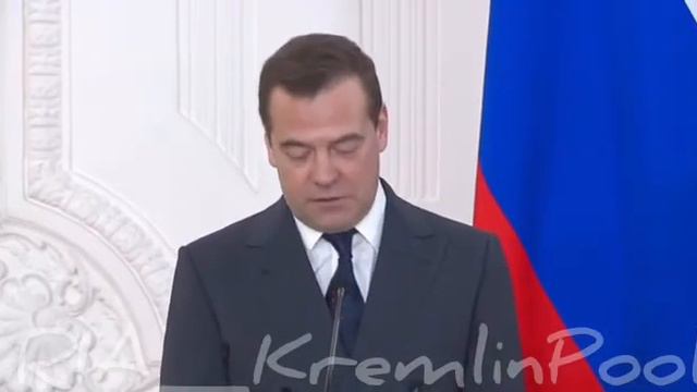 НОВОГОДНЕЕ ПОЗДРАВЛЕНИЕ Дм. МЕДВЕДЕВА. КАК В ВОДУ ГЛЯДЕЛ... смотреть онлайн