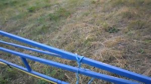Самодельный навесной опрыскиватель в работе.