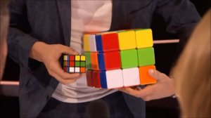Повелитель кубика Рубика снова поразил судей