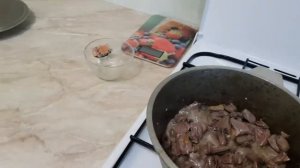 Куриные сердечки с грибами тушеные в казане!