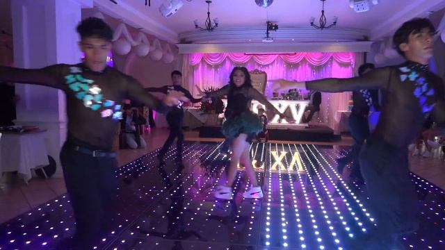 Mia baila bachata en sus 15 años #coreografias #ediyart #romane смотреть онлайн