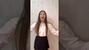 Песня «Учителя» (А. Ермолов) исполняет Алиса Клочкова 11 лет