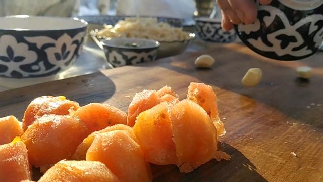 ЖАРЕНЫЙ ЛАГМАН В КАЗАНЕ НА КОСТРЕ