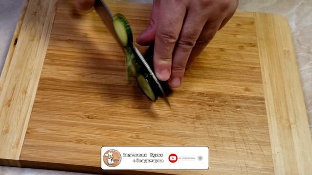 Беру банку ГОРОШКА и ШПРОТЫ. Салат получается потрясающе вкусным. Рецепт из простых продуктов.