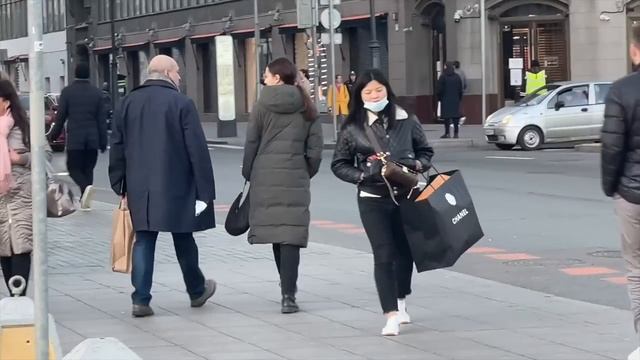 ОСЕННИЙ СТРИТСТАЙЛ В МОСКВЕ. ПУХОВИКИ из MASSIMO и UNIQLO на ЛЮДЯХ. ЧТО НОСЯТ СЕЙЧАС.