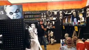 Spirit Halloween-Дух Хэллоуина магазин аниматроников и декора