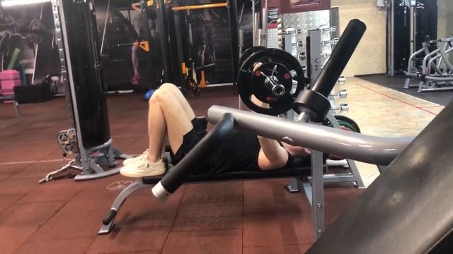 Д1 Жим штанги лежа, ноги на лавке 4*10 45кг смотреть онлайн