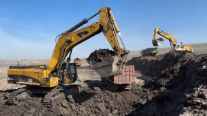 Caterpillar 385C & Liebherr 964 Excavators Loading Mercedes And MAN Trucks - 4k