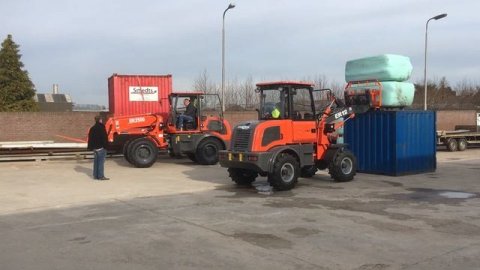 Фронтальный погрузчик Everun ER12 с вилами