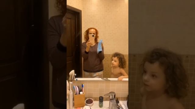 Моем зеркало по-быстрому и без химии смотреть онлайн