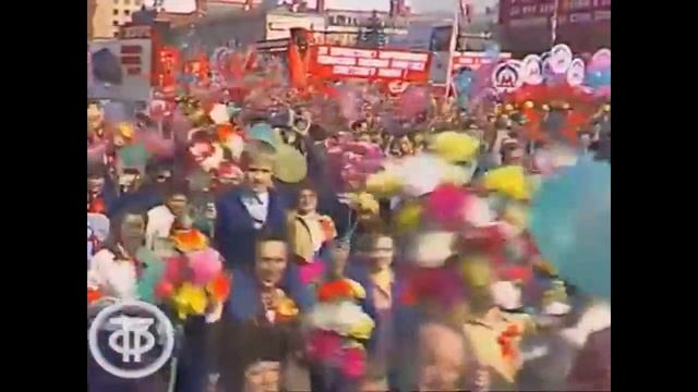 #москвамайская #миртрудмай #утрокраситнежнымсветом #1мая Москва Майская - Марина Акиньшина (кавер) смотреть онлайн