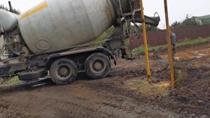 РАБОТАЕМ ДВУМЯ КРАНАМИ заливка бетоном свай. Буронабивные сваи