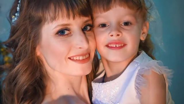 С праздником 8 Марта, дорогие мамочки! смотреть онлайн