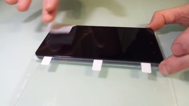 Как НЕ НАДО клеить защитное стекло на смартфон)) смотреть онлайн