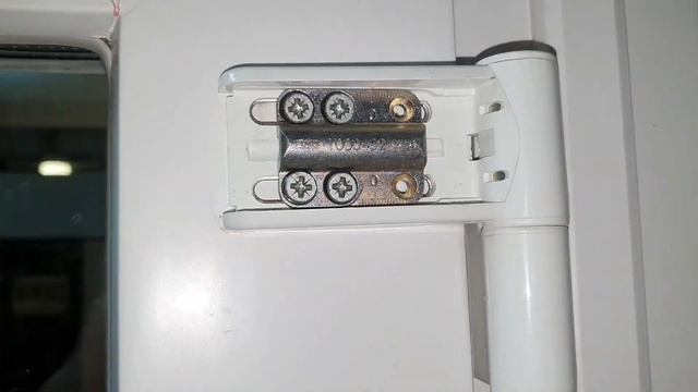 Как отрегулировать пластиковую входную дверь самому, если она просела?
