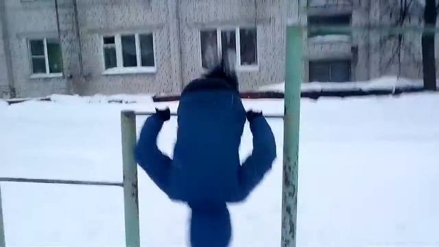 Обучалка мельница на турнике (крутилка) смотреть онлайн