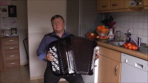 ЛИСТЬЯ ЖЁЛТЫЕ МЕДЛЕННО ПАДАЮТ-КАРАОКЕ ПОД БАЯН - Проснись и пой !!!
