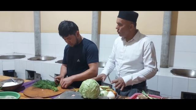 КАК ГОТОВИТЬ УЗЕКСКУЮ БАСМУ...ЧАЙХАНА КИЗИЛТЕПА....(ОХУНОВ ТВ) смотреть онлайн