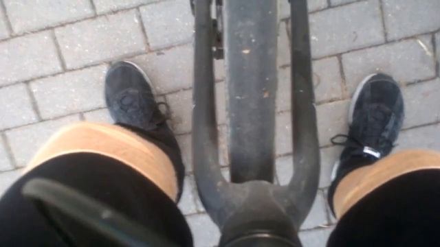 шатается колесо при нажатии на тормоз смотреть онлайн