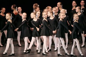 "Класс концерт", ансамбль "Школьные годы". "Class concert", ensemble "School Years".