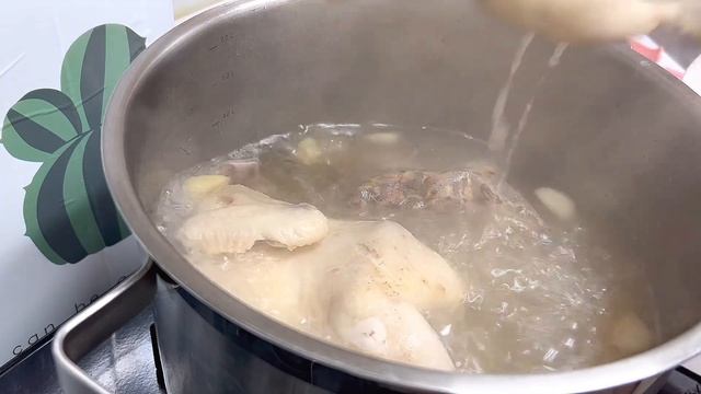 [ENG]vlog 백숙먹고 남은 국물에 떡만두국은 기가막혔다. 국룰 파김치+짜계치/스팸마요덮밥/통모짜떡구이/불닭볶음면/모짜렐라핫도그/백숙/부추무침/떡만두국/요리하고 먹는 브이로그 смотреть онлайн