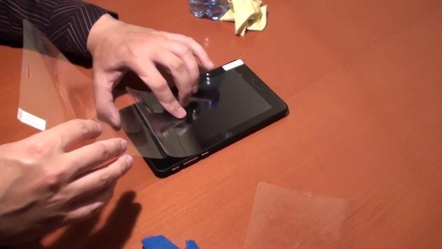 Наклейка защитной пленки на планшет смотреть онлайн