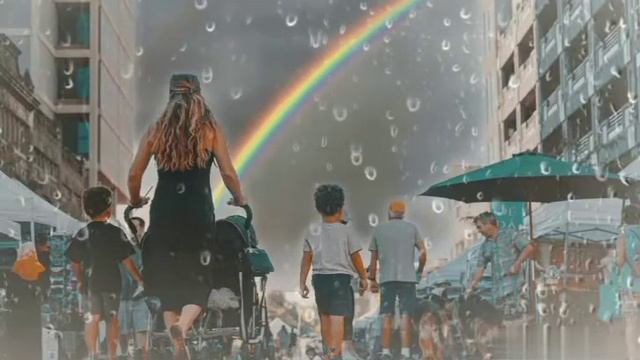 Атмосфера города и детской площадки./The atmosphere of the city and the playground.