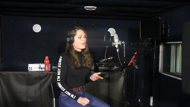 JULIA MILOWS - Земля в иллюминаторе на английском (Grass nearby home, Земляне кавер) 2019 год смотреть онлайн