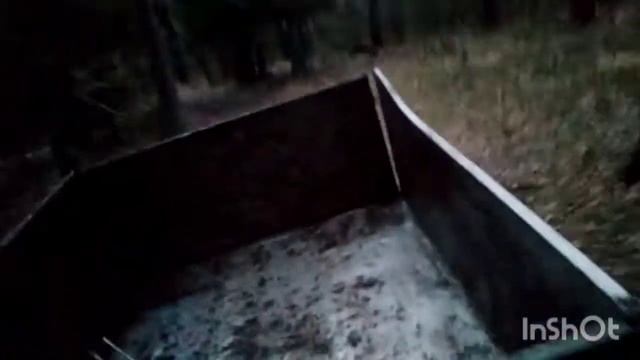 Полноприводный трактор с кузовом в работе.