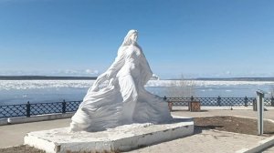 Ледоход 2022. Ледоход на реке Лена. город Олёкминск. Май 2022 года.