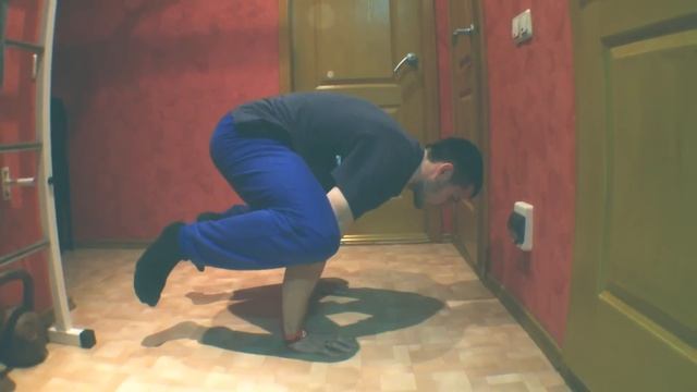 Pushups in handstand (1-3 of 10 levels)