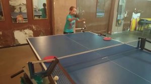 Отработка топспина справа в передвижении с помощью робота и тренажера