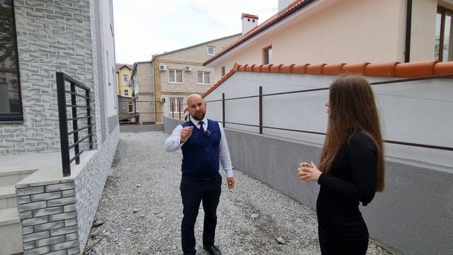 Трехэтажный КОТТЕДЖ в стиле хай-тек в спальном районе Геленджика | Большая ТЕРРАСА, вид на горы!