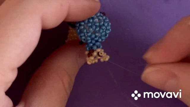 Мини жирафик в комбинезоне амигуруми из бисера.Вторая часть видео.#амигурумиизбисера #amigurumi #ре
