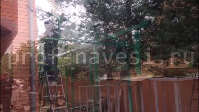 Навес к дому из мягкой кровли.