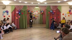 Танец с кувшином. Выступление в саду.