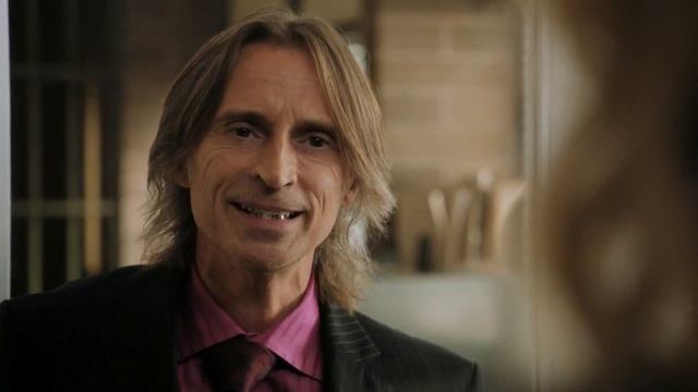 Мистер Голд поздравляет Эмму с должностью шерифа 1x08 смотреть онлайн