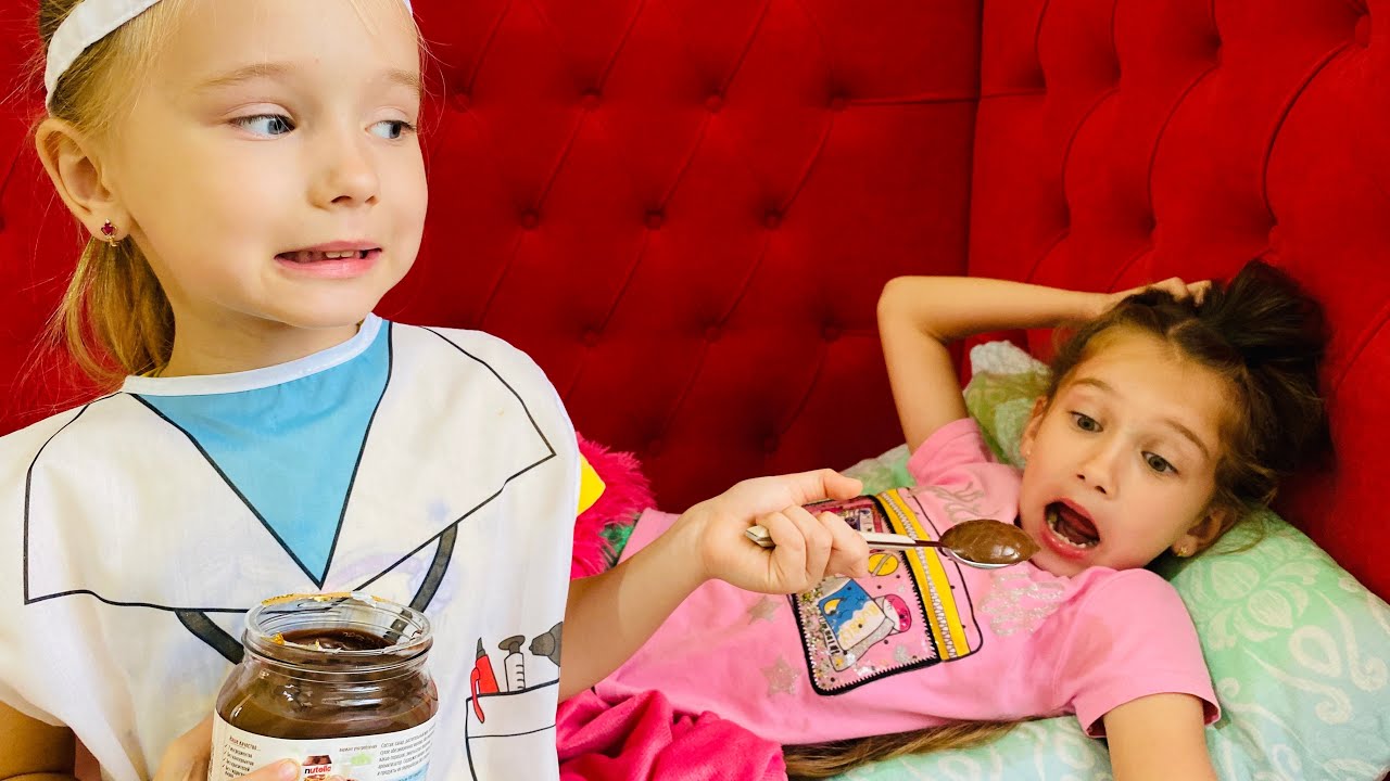 Полина играет в доктора и игрушками для детей смотреть онлайн