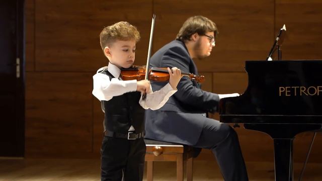 J.B. Lully - Gavotte.    Moldovanu Cezar (6 year) смотреть онлайн