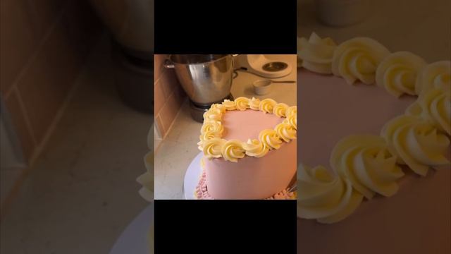 #cakedecorating #cake #foodiegirl #shortvideo