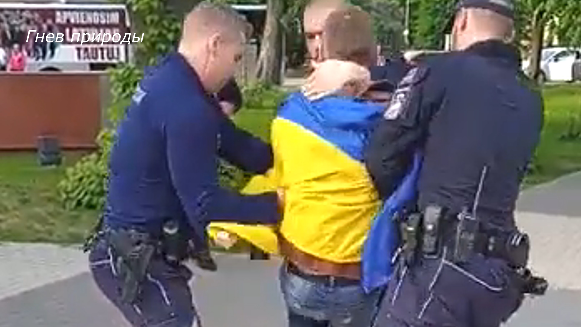 Задержанные украинцы. Полиция Латвии задержала. Украинские беженцы полиция. Украинские беженцы в Латвии.