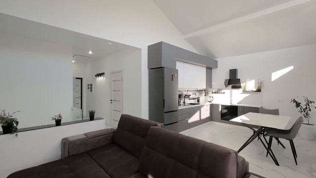 Недвижимость Сочи. Обзор дома с видами на парк, выполненный в минималистичном дизайне. смотреть онлайн