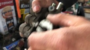 Электромагнитный клапан дополнительного воздуха.