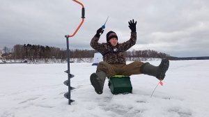 Вода кипела от рыбы! Как наловить кучу рыбы? Как рыбачить зимой? Как найти рыбу? Где ловить Рыбу?