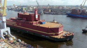 Первый в мире плавучий энергоблок АЭС "Михаил Ломоносов" направился на Чукотку через Мурманск