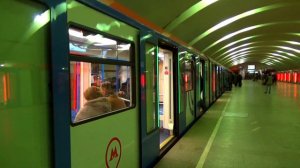 "МОСКВА третьей модификации!" Электропоезд 81-765/766/767.3 №18 на станции метро Коньково, КРЛ