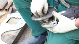 КАК СДЕЛАТЬ ВЫРЕЗ В ТОПОРЕ.