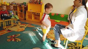 Сиреневая (младшая группа). Врач